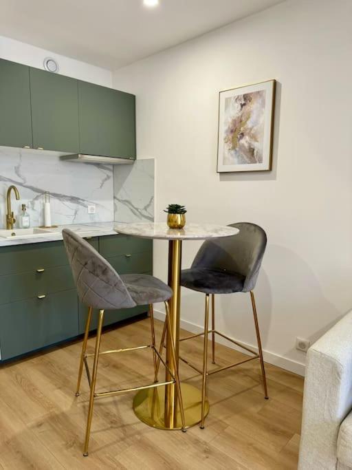 Апартаменты Au Golden Duplex - Centre - Clim - Parking Нарбонна Экстерьер фото